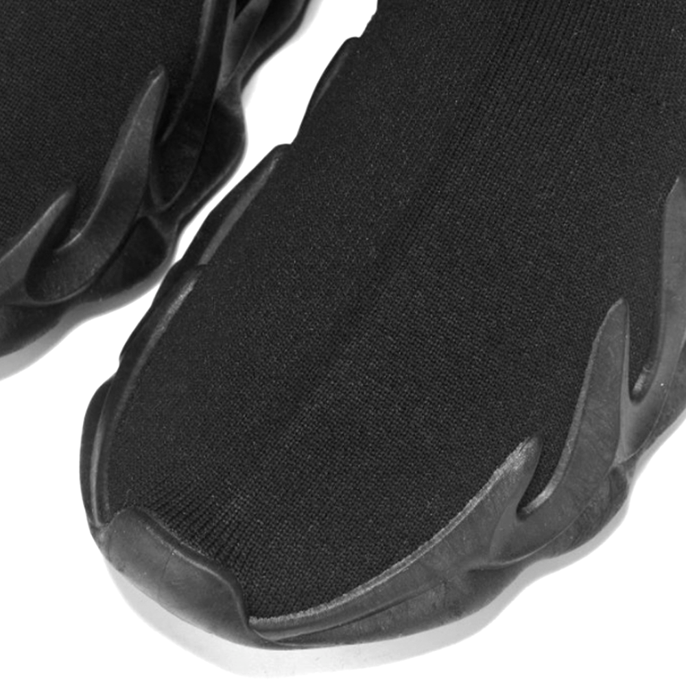 
                  
                    Travel Black - Tenis de calcetin Color Negro
                  
                